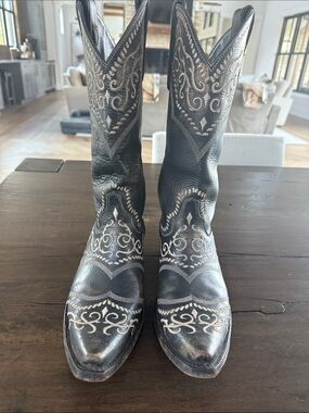 Old Gringo embroidered boots